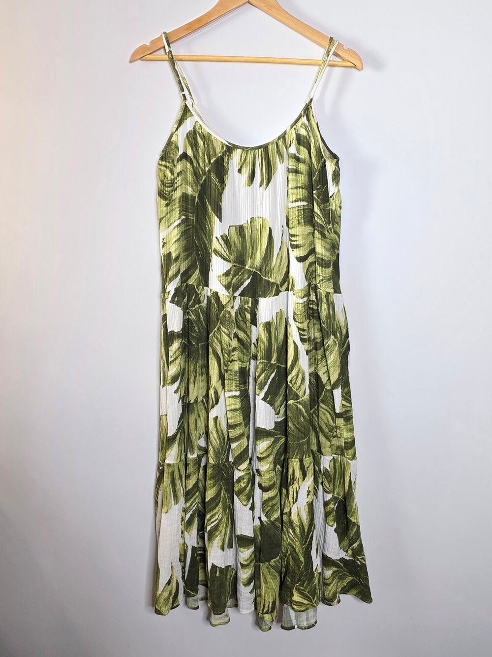 H&M Green Leaf Print tiered Maxi Dress Crepe Lightweight Flowy Size Med